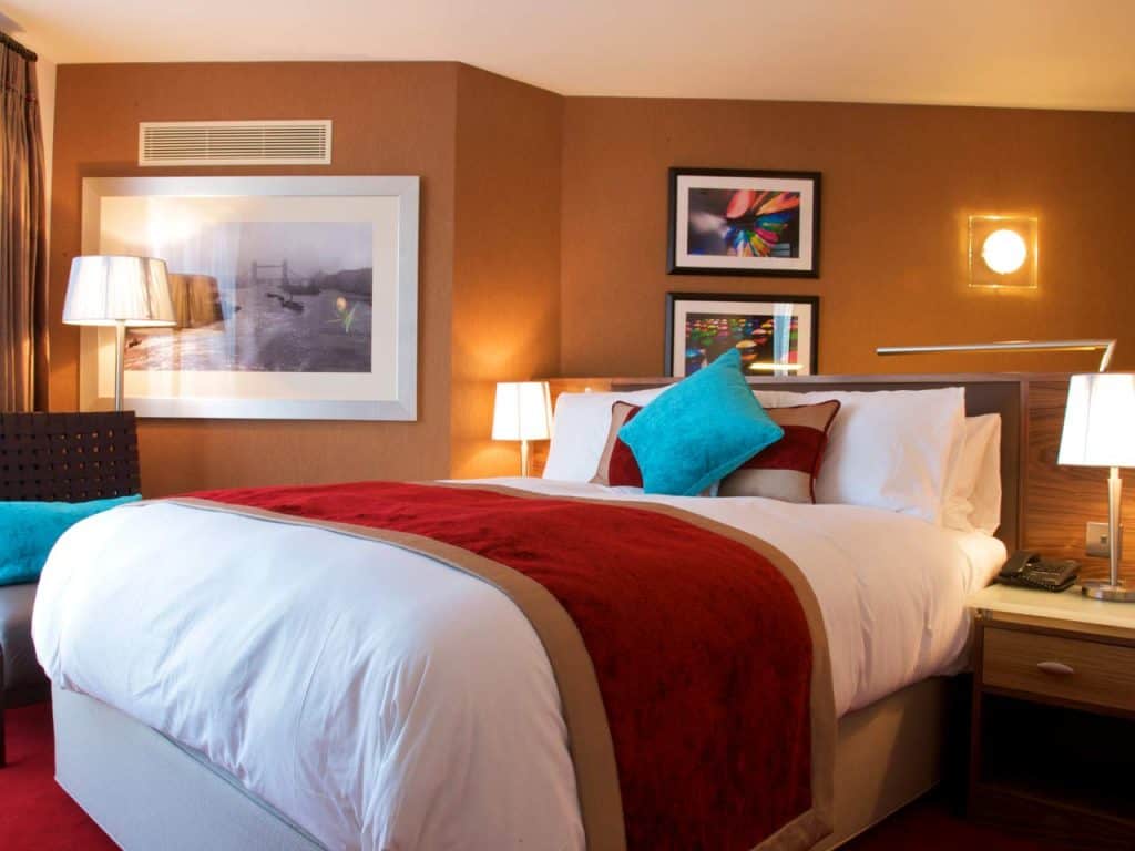 bermondsey-sq-hotel-bedroom