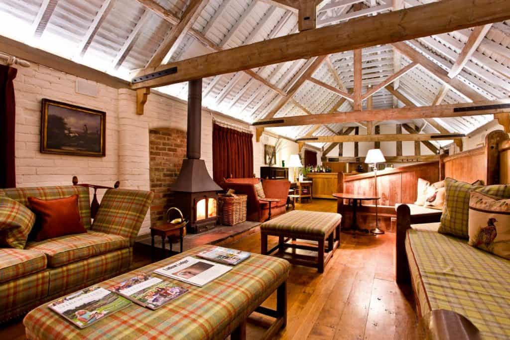old-downton-lodge-lounge