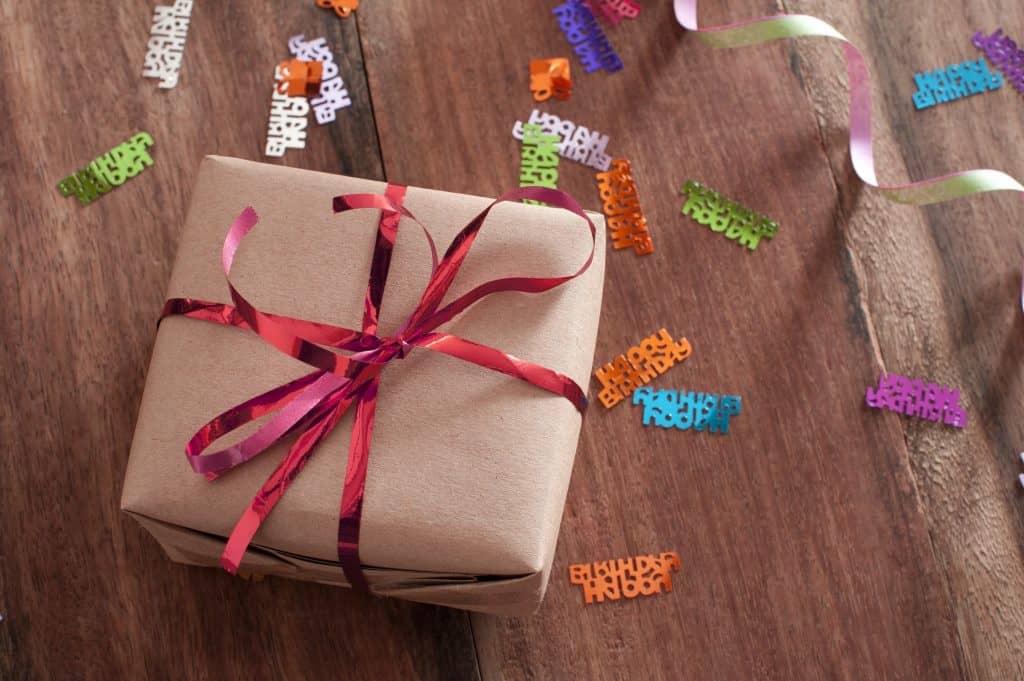 birthday party gift confetti