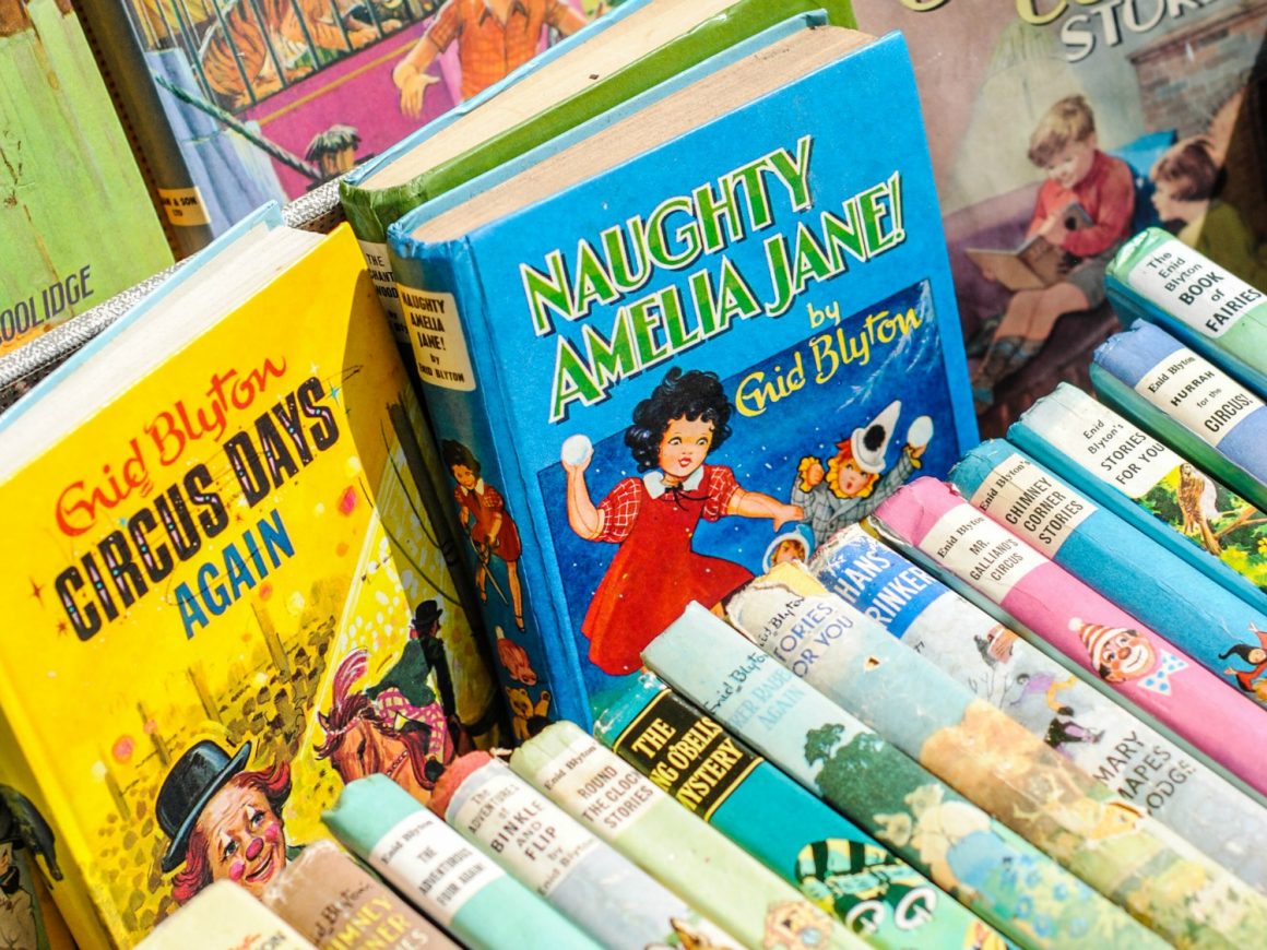 Enid Blyton, books, play room nook