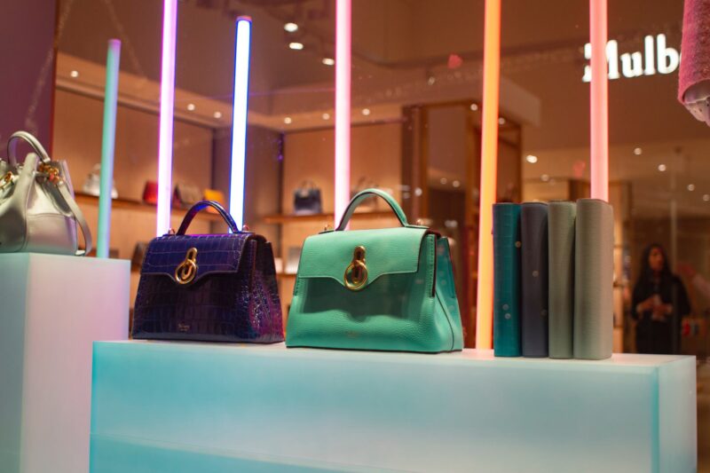 What to look at while buying a handbag