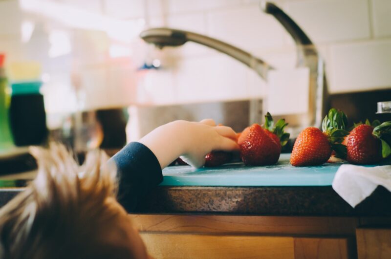 4 Signs Of Eating Disorders In Your Child To Pay Attention To At Meal Times
