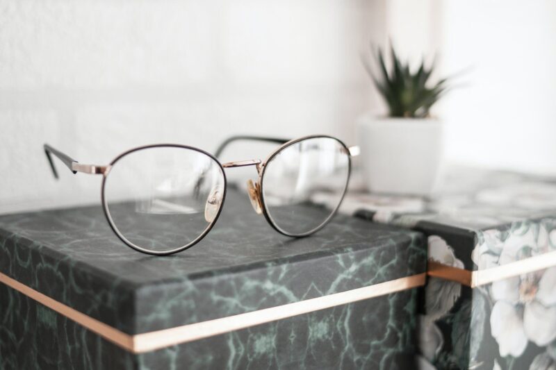 Single Vision Lenses vs. Progressive Ones: Which Pair is Suitable for You