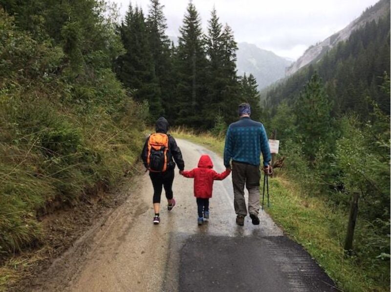The Benefits of Using a Back Support Belt During Family Outings