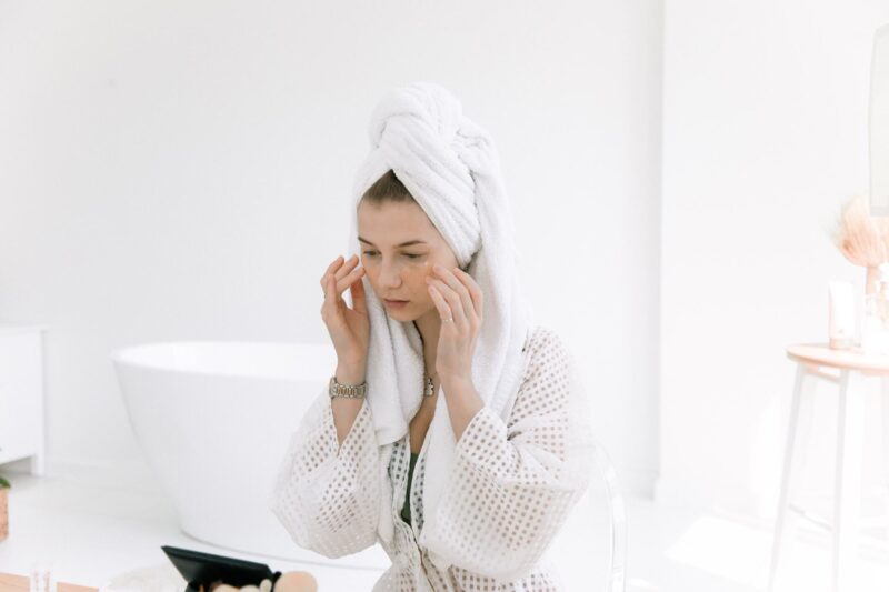 How to Maintain a Skincare Routine With a Busy Lifestyle