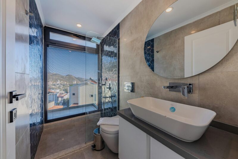 Bathroom Design Mistakes That Are Ruining the Look of Your Space